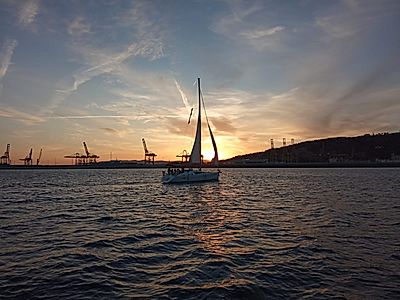 Unique Sunset Sailing with Tapas and Premium Open Bar Group Experience