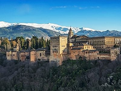 Alhambra and Generalife Premium Group Tour