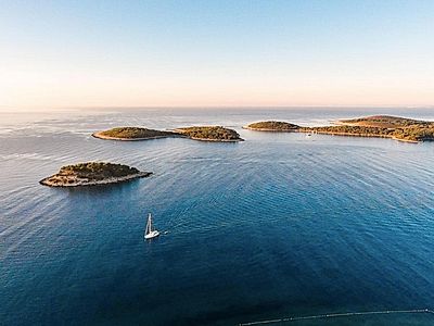 Pakleni Islands and Southern Coast of Hvar Private Speedboat Tour