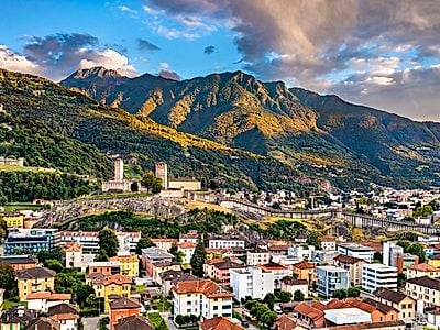 Three Castles of Bellinzona Private Half Day Hike
