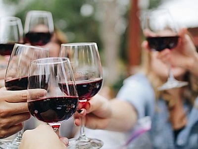 Two Wineries with Sunset Picnic Group Tour